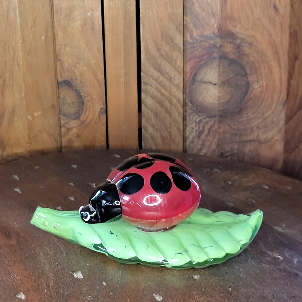 Glass Ladybug on Leaf Figurine - Picture 7 of 15